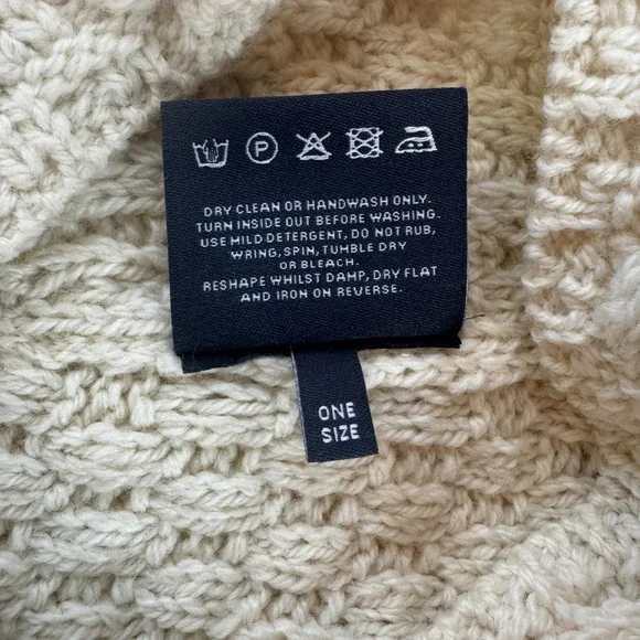 Aran Woollen Mills Ireland 100% Merino Wool Cable Knit Poncho Cream One Size - Picture 4 of 6